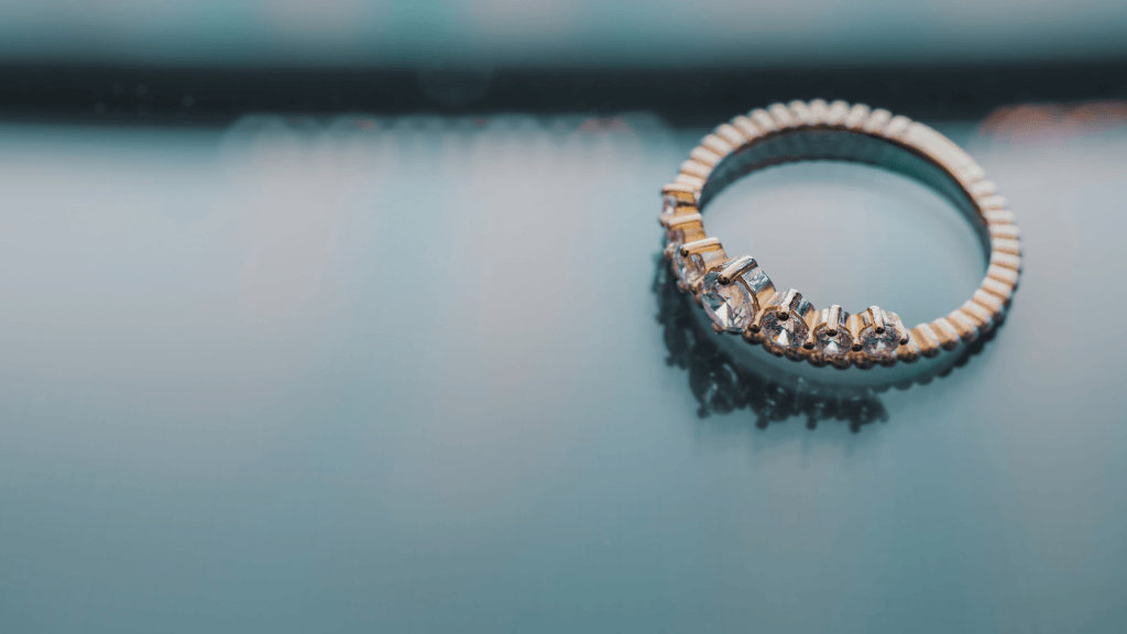 Vintage Rings vs Antique Rings